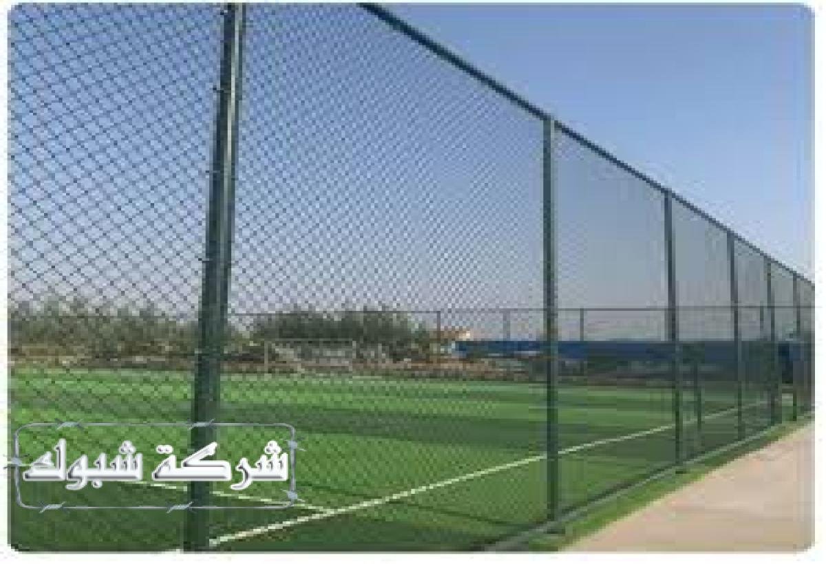 سياج شبك مجلفن يحمي الممتلكات من التعديات ويضمن سلامتها.