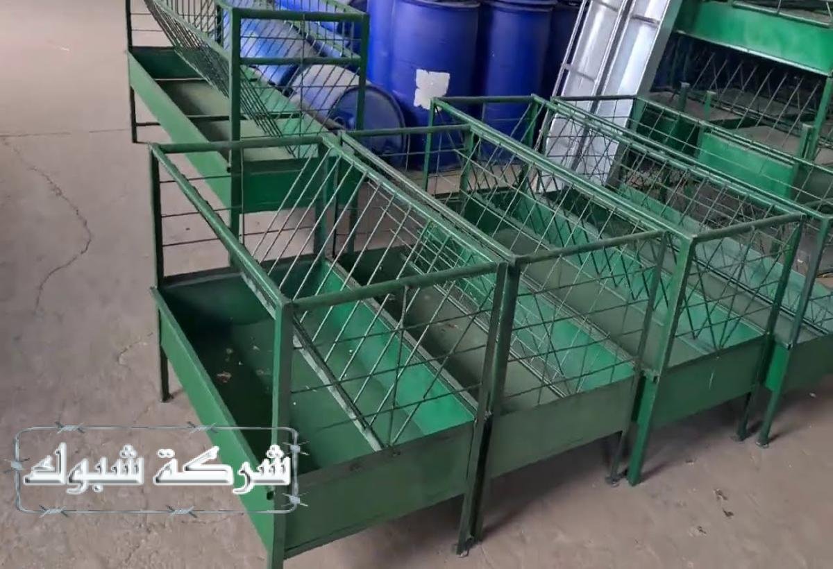 شبوك تستخدم في تنظيم الفعاليات الرياضية وتوفير الحماية للأماكن.