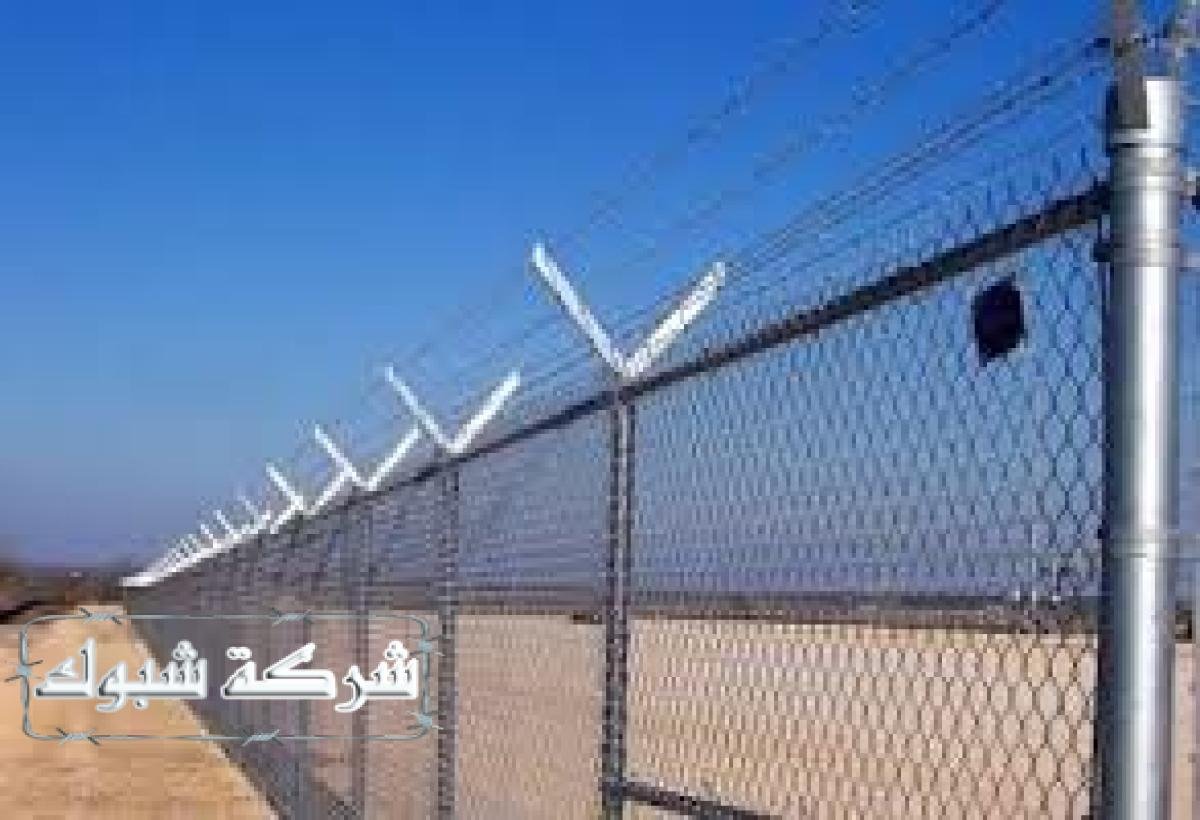شبوك حديد تتمتع بمتانة عالية وتساهم في تأمين المناطق السكنية.