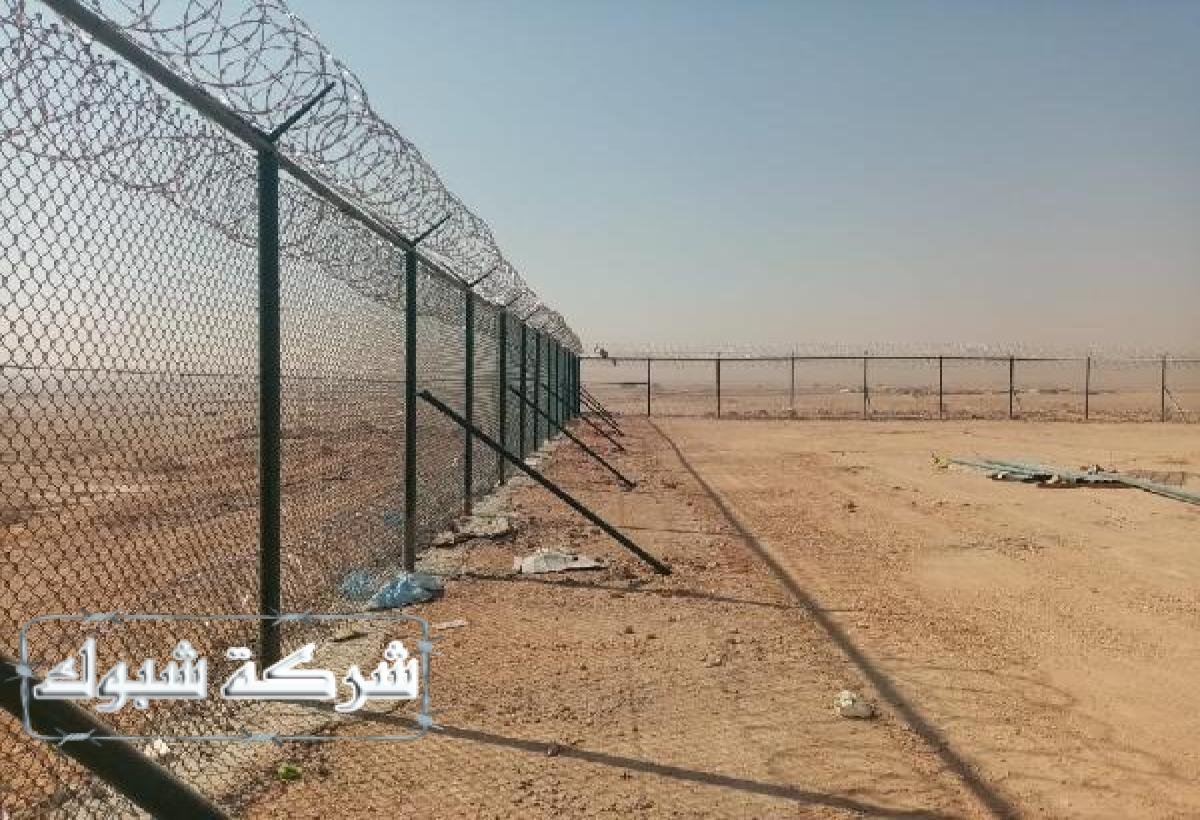 شبوك حديد مقاومة للصدأ وتدوم لفترات طويلة في البيئات القاسية.