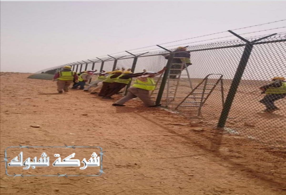 شبوك زراعية توفر فاصلًا آمنًا بين الأراضي الزراعية والمناطق الأخرى.