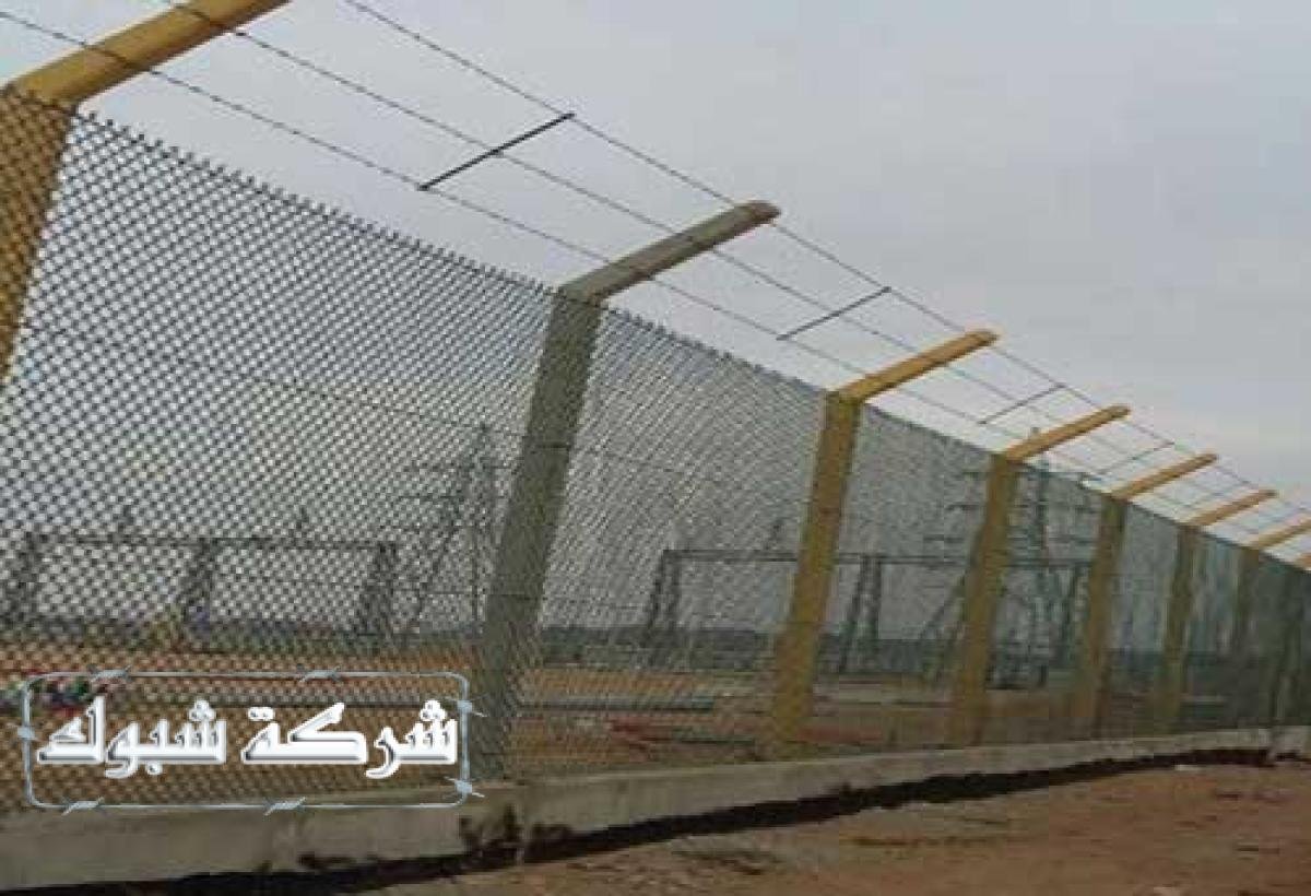 شبوك متينة ضد العوامل البيئية القاسية وتضمن بقاء الأمن لفترات طويلة.